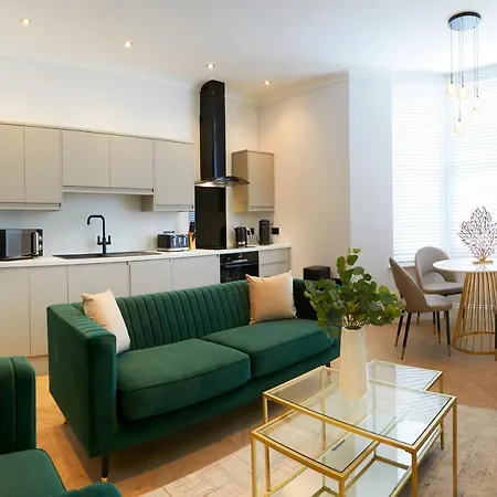 The Salisbury Apartment
