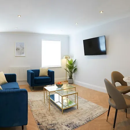 The Salisbury Apartment *